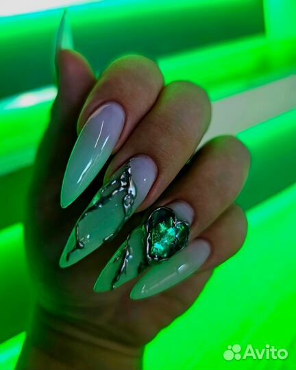 Маникюр и педикюр