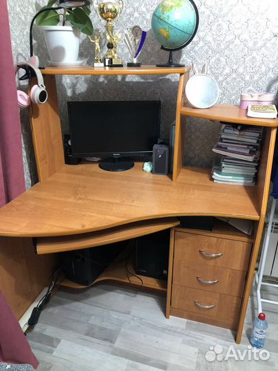 Компьютерный стол