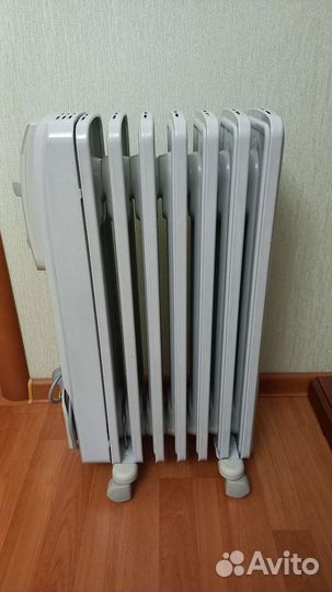 Масляный радиатор Delonghi напольный