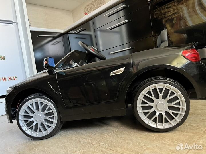 Электромобиль BMW X6M