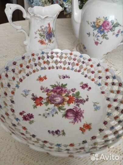 Фарфор молочник, блюдо, чайник. Редкость