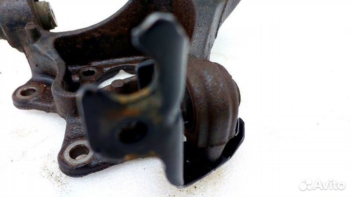 Кулак поворотный задний правый Toyota Camry XV70