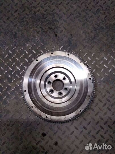 Маховик 03C105269AA от VW jetta 6 1.6