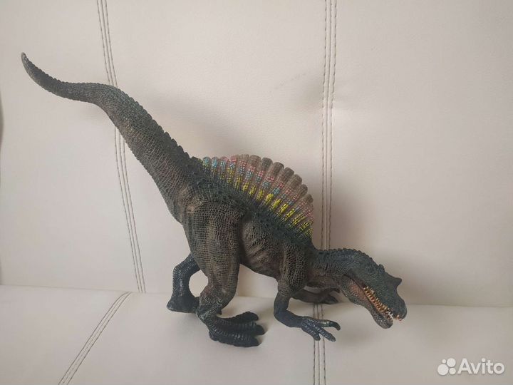 Динозавр с подвижной челюстью