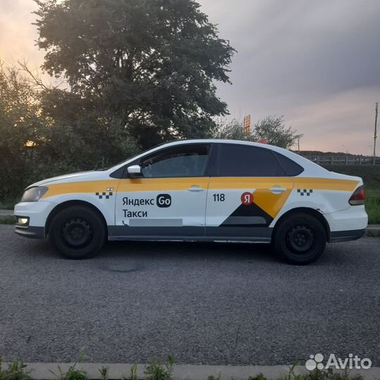 Volkswagen Polo 1.6 AT, 2015, битый, 566 560 км