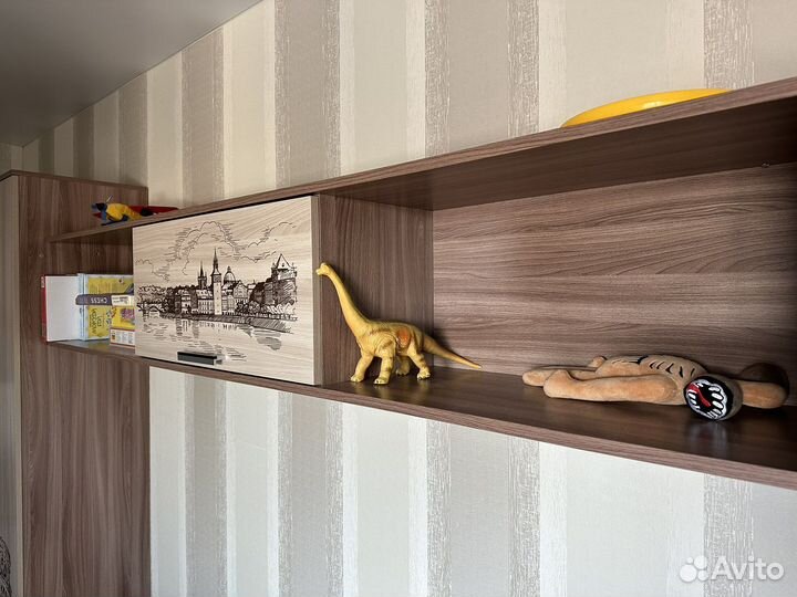 Компьютерный стол со стеллажом в детскую