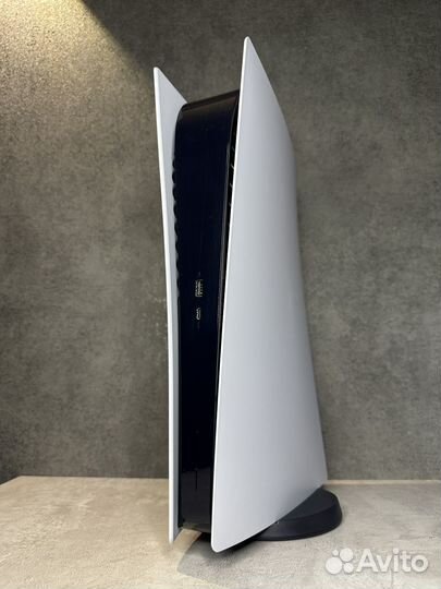 Sony PlayStation 5 + 2 Геймпада + Игры