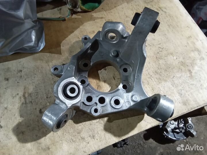 Кулак задний правый Nissan Cima