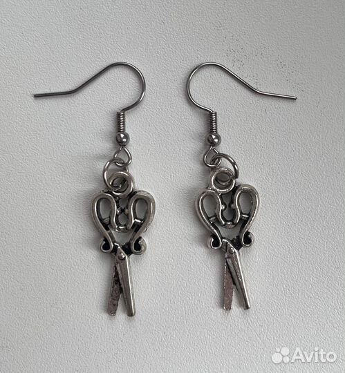 Серьги в виде ажурных ножниц