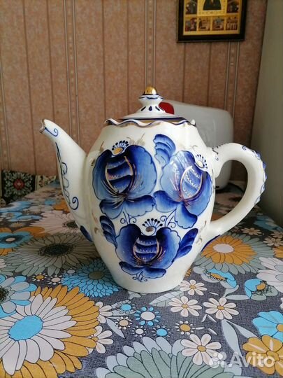 Чайник доливной с цветочным декором, фарфор, гжель