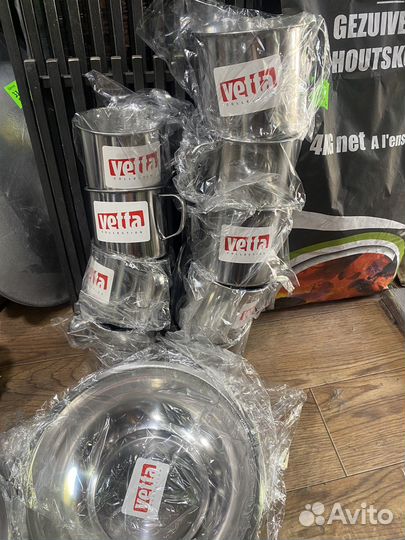 Металические кружки и миски