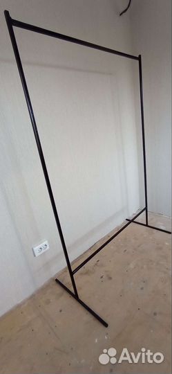 Вешалка для одежды напольная металлическая