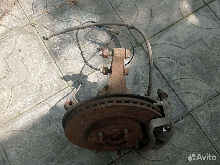 Ступица в сборе с суппортом Nissan Juke F15