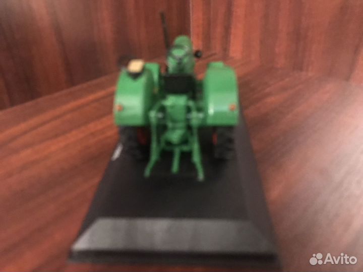 Модель трактора 1/43