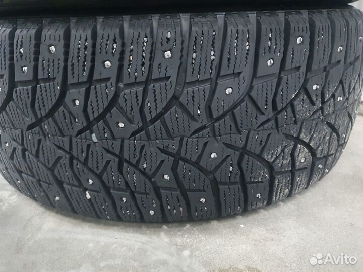 Bridgestone Blizzak Spike-02 235/45 R18 98T