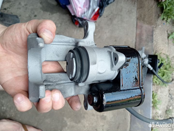 Суппорт задний левый, правый audi q3 2012