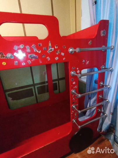 Детская двухъярусная кровать автобус