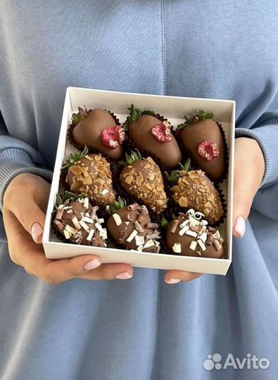 Букеты из клубники в шоколаде к празднику