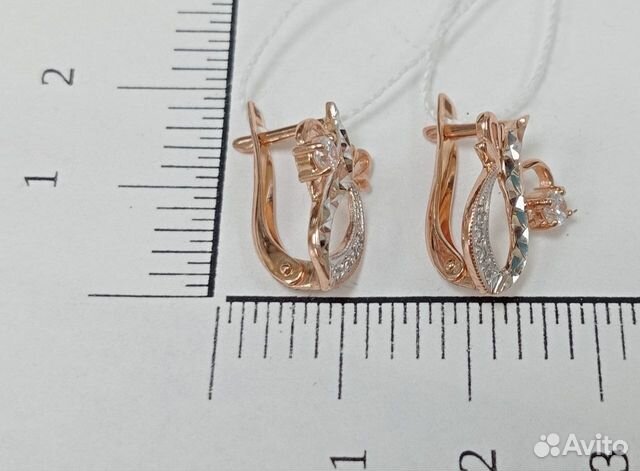 Золотые серьги с камнем