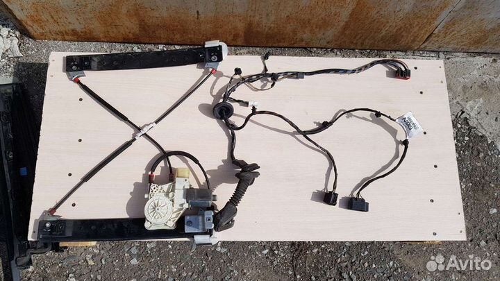 Мотор электростеклоподъемника задний левый форд S