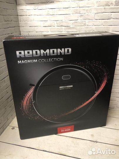 Робот-пылесос Redmond RV-R560 черный