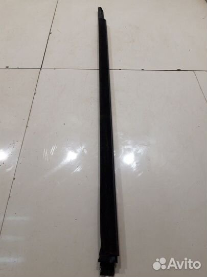 Уплотнитель стекла (передний, правый, внешний)