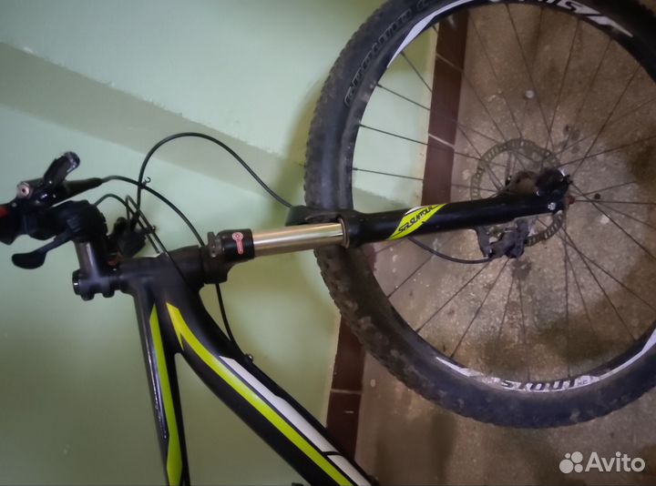 Велосипед кросс кантри Specialized Rockhopper 29