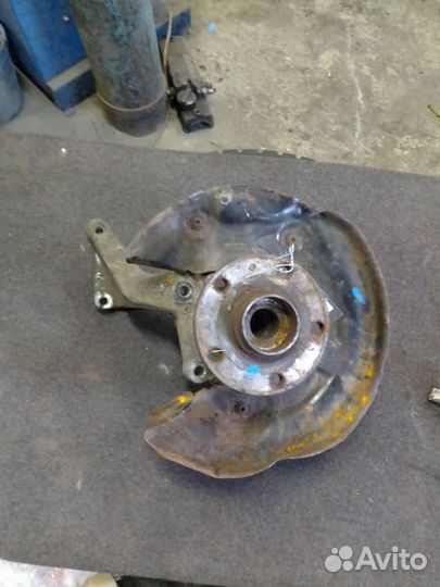 Кулак задний правый Шкода Етти