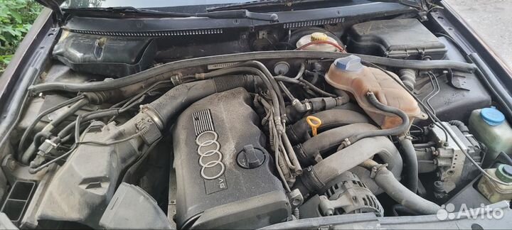 Audi A4 1.8 МТ, 1995, битый, 500 000 км