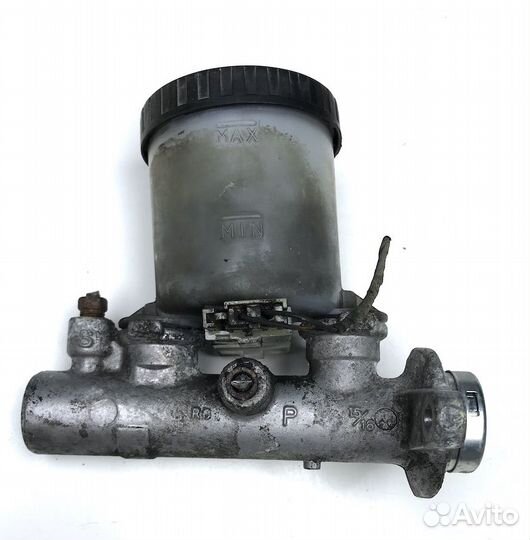 Ниссан PickUp Цилиндр тормозной главный