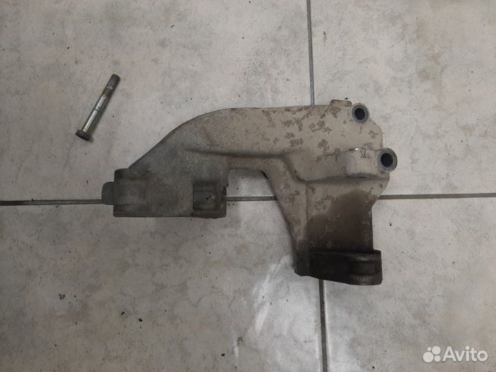 Кронштейн генератора Chevrolet Niva ваз 2123 2006