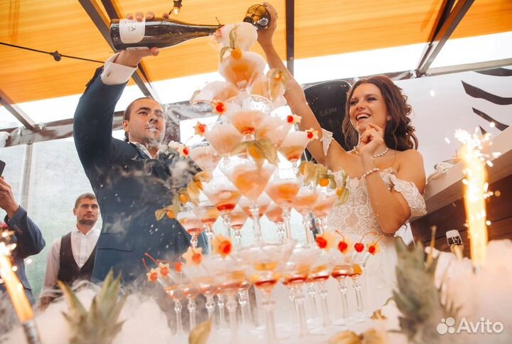 Горка с шампанским