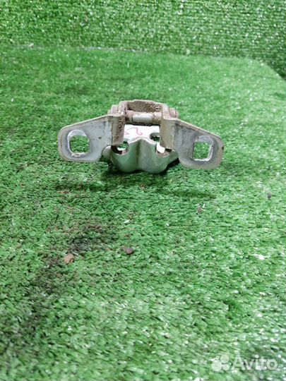 Петля двери Renault Logan