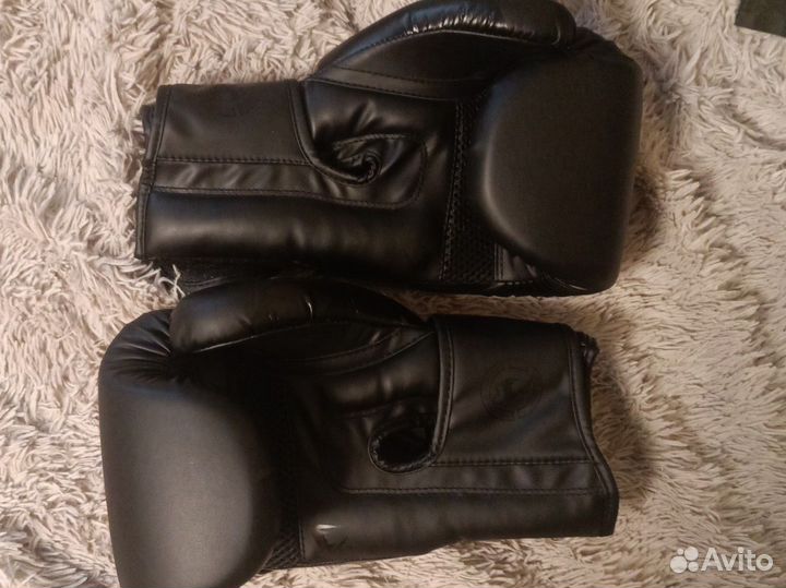 Боксерские перчатки 12 oz venom