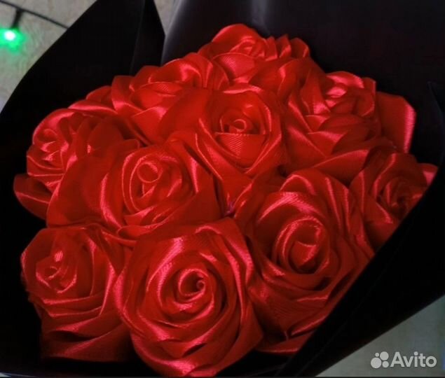 Шикарные букеты роз из атласных лент