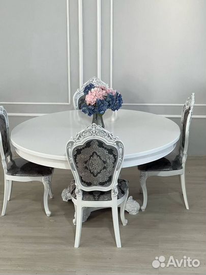 Кухонный стол и стулья новые