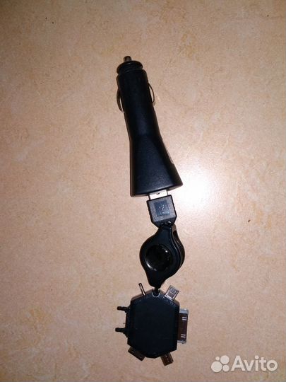 Автомобильная зарядка для телефонов универсальная