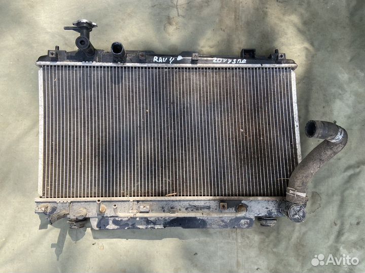 Радиатор охлаждения Toyota Rav4 20 кузов
