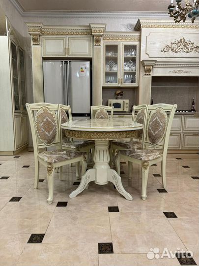 Кухонный стол и стулья