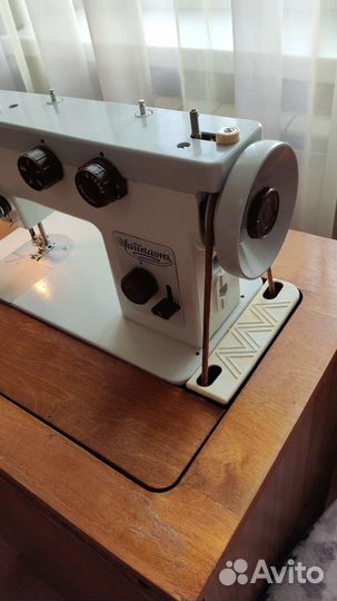 Швейная машина Чайка 143