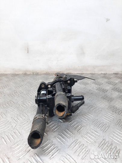 Корпус термостата Opel Astra 1.6 A16XER 2011