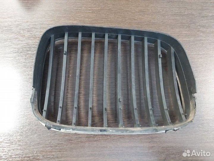 Решетка радиатора передняя левая Bmw 520I E39 M52