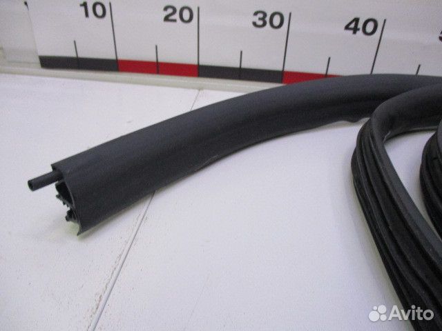 Уплотнитель двери Renault Sandero 2 Stepway 5S