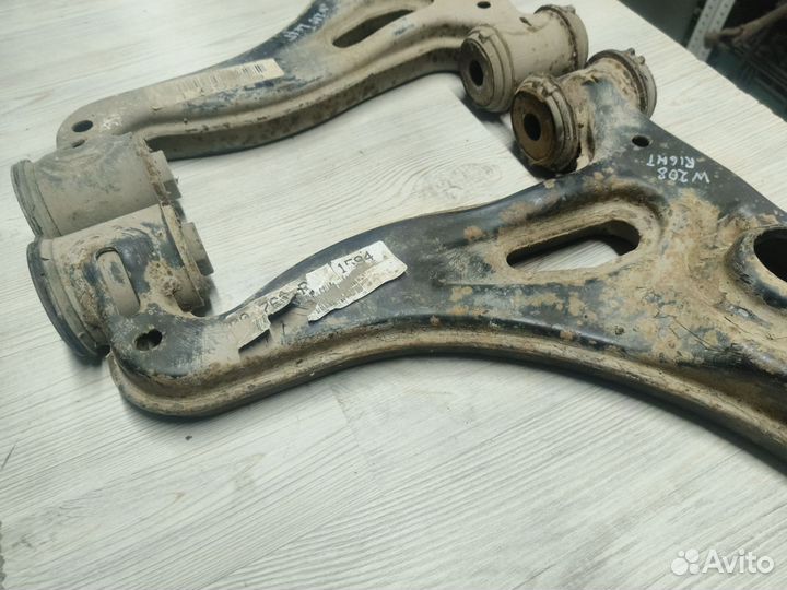 Рычаг передний нижний Mercedes CLK W208