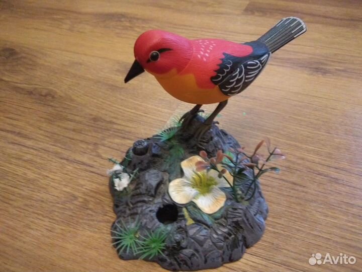 Статуэтка птица