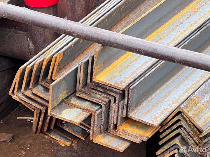 Металлический уголок