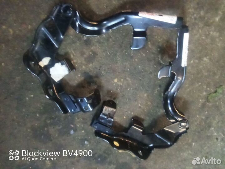 Петля капота Toyota camry лева и правая