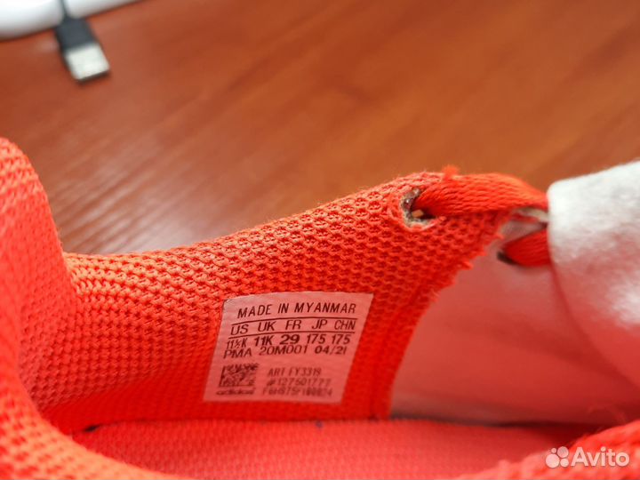 Футбольные бутсы adidas