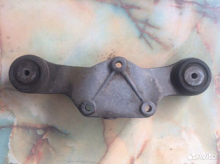 Кронштейн редуктора задний Audi Allroad 1