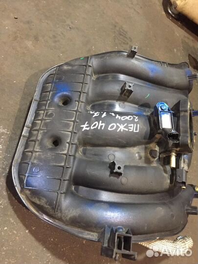 Впускной коллектор Peugeot 407